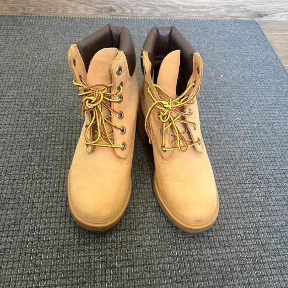 Timberlands Women's Kinsley 6-Inch Boot - Picture 2 of 7